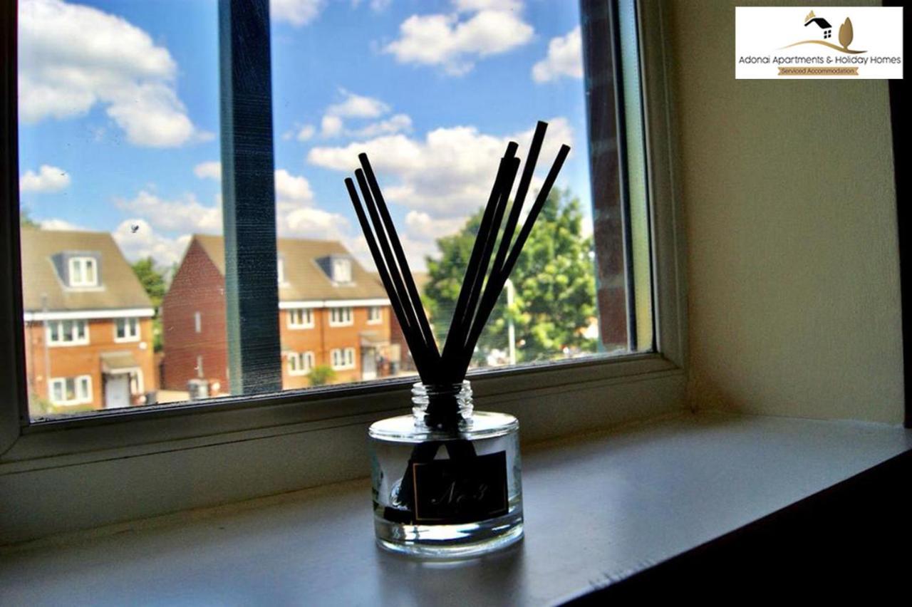 2 Bedroom Apartment At Dagenham , Adonai Serviced Accommodation, Free Wifi And Parking Exterior foto